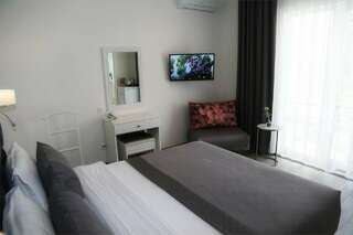 Бутик-Отель Мускатель Гурзуф Стандарт DBL (Mountain-land view)-5