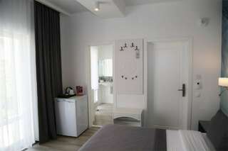 Бутик-Отель Мускатель Гурзуф Стандарт DBL (Mountain-land view)-6